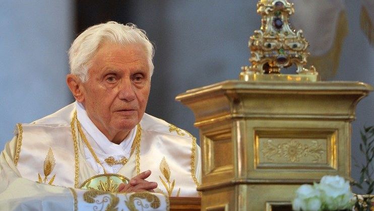 Benedicto XVI estuvo en misa desde su habitación