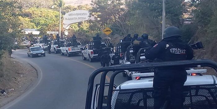 Enfrentamiento entre policías y pobladores deja 5 muertos al sur de México