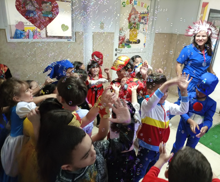 Pompas de jabón en fiesta de Carnaval