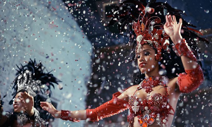 Río de Janeiro da inicio a su carnaval para alejar las 