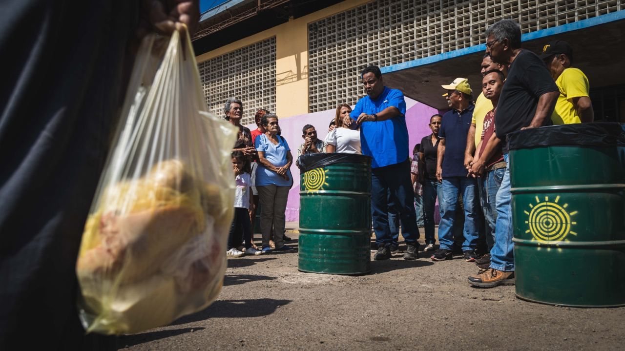 Casi dos toneladas de desechos se recogen en los nuevos contenedores de los mercados municipales