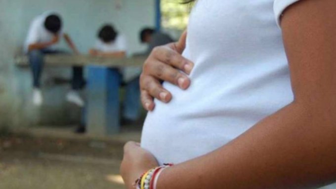 Gobierno evalúa planes para la prevención del embarazo adolescente y 