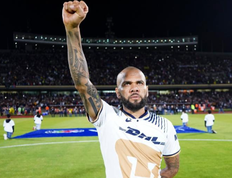 Pumas reclama millonaria indemnización a Dani Alves