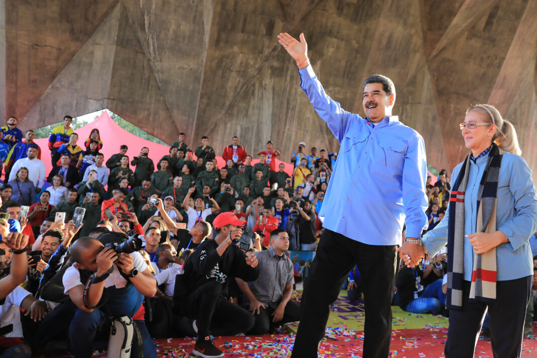 Maduro recibió propuestas para crear Gran Misión Juventud Venezuela