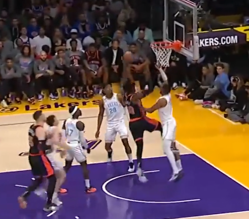 Knicks sale de su mala racha tras imponerse sobre Lakers (Video)