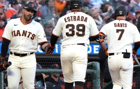 El venezolano Thairo Estrada conecta su segundo jonrón en caída de Gigantes ante Dodgers