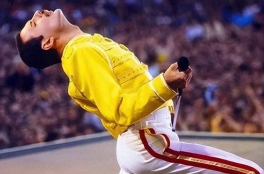 Subastarán objetos emblemáticos de colección privada de Freddie Mercury