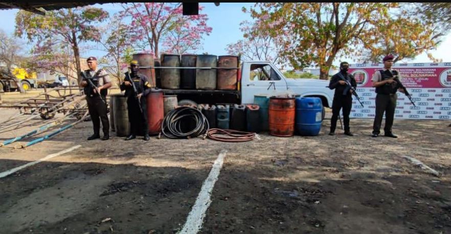 Fanb incautó camión y pipas utilizadas para sustraer gasolina en el municipio Miranda: responsables se fugaron