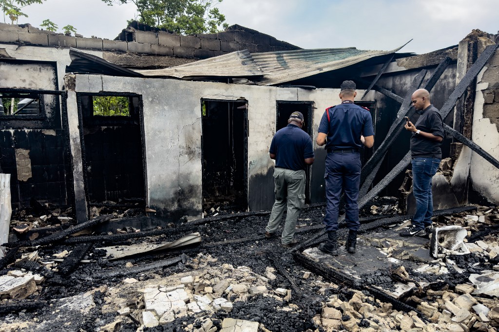 Incendio en residencia escolar en Guyana pudo haber sido intencional: 19 jóvenes muertos