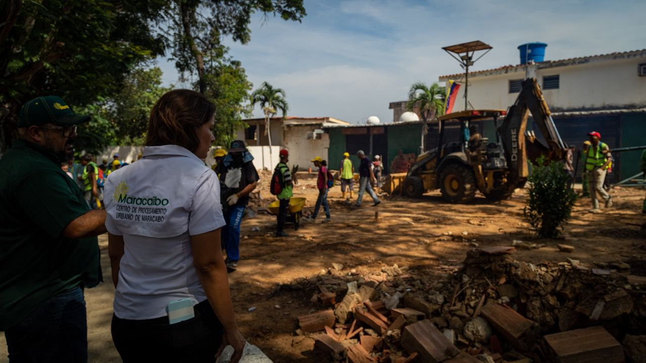 Con el Plan Vamos a Poner Orden, Alcaldía de Maracaibo ejecuta demolición en Terrazas de Sabaneta