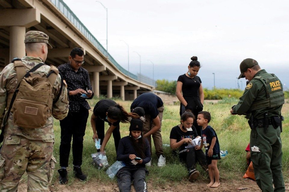 EEUU expulsó a cientos de migrantes venezolanos bajo el Título 42