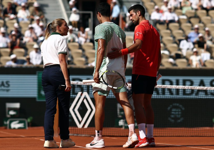 Djokovic despacha a Alcaraz y clasifica a su séptima final en Roland Garros