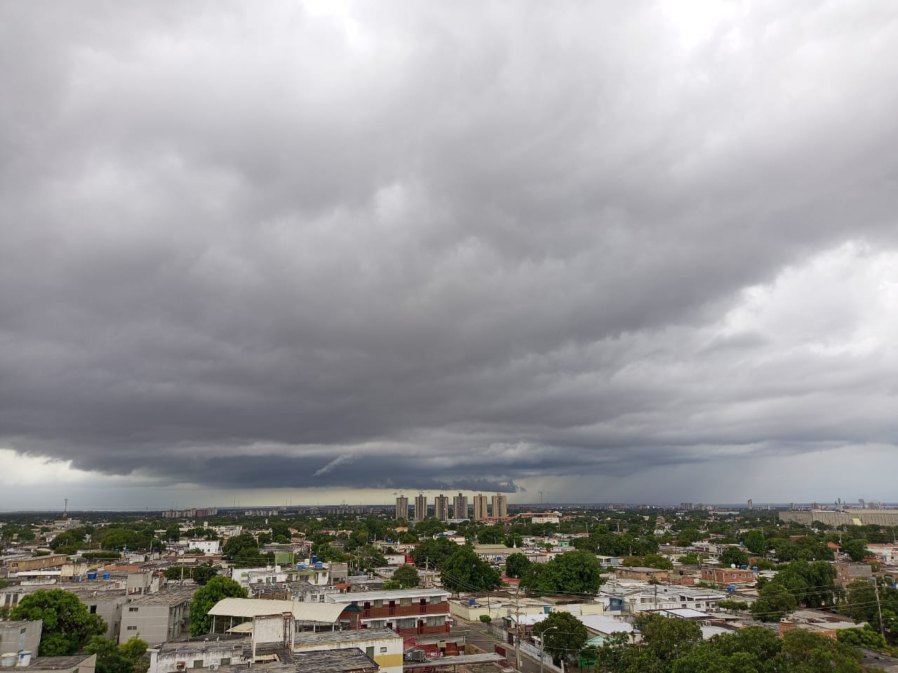 Onda tropical N° 4 se desplaza sobre el centro del país originando lluvias en Zulia y otras regiones