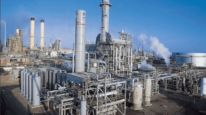 Paralizadas refinerías de Amuay y Cardón según trabajadores