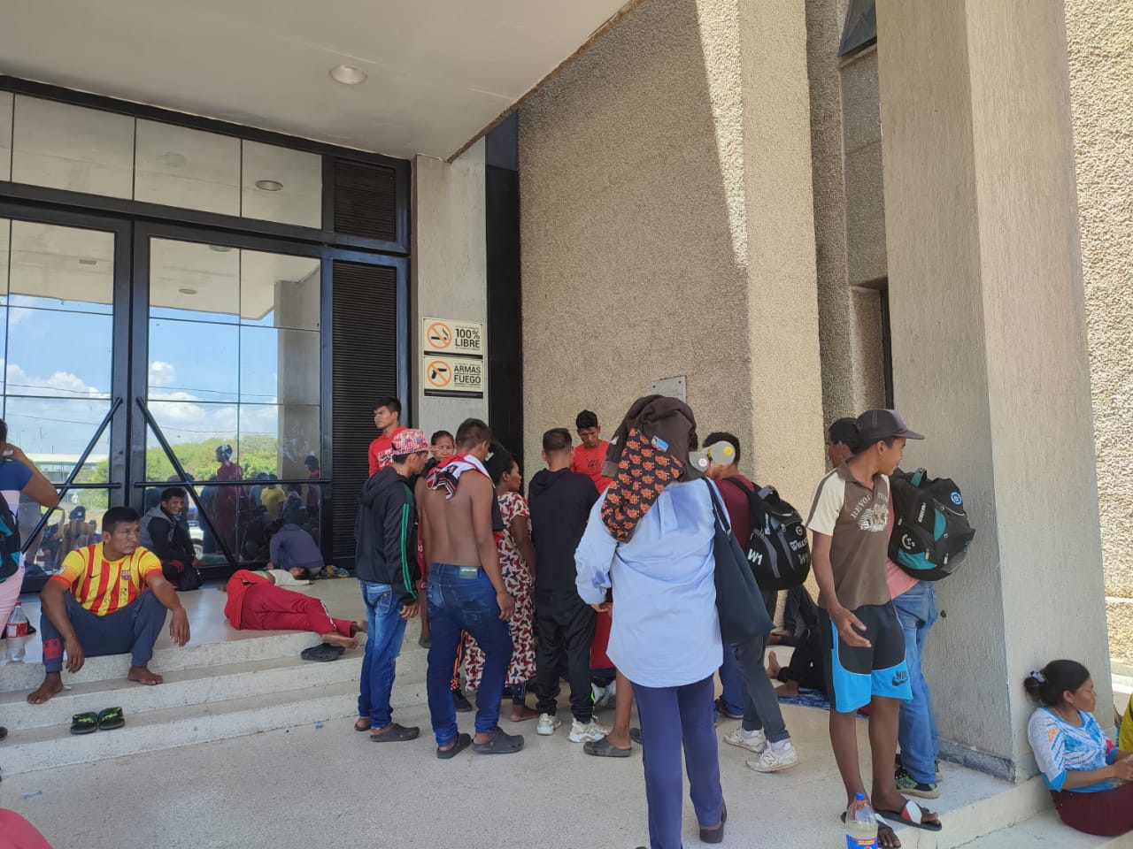 Yukpas se apostaron frente a tribunales: En defensa de sus paisanos detenidos (+Fotos)