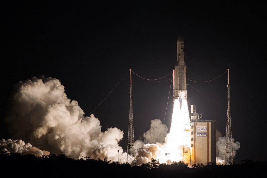 Cohete Ariane 5 pone dos satélites en órbita en su vuelo de despedida