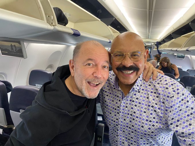 Rubén Blades y Óscar D’León coinciden en vuelo hacia Medellín