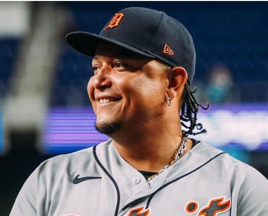 Miguel Cabrera celebra la herencia venezolana con dos imparables ante Marlins (+Videos)