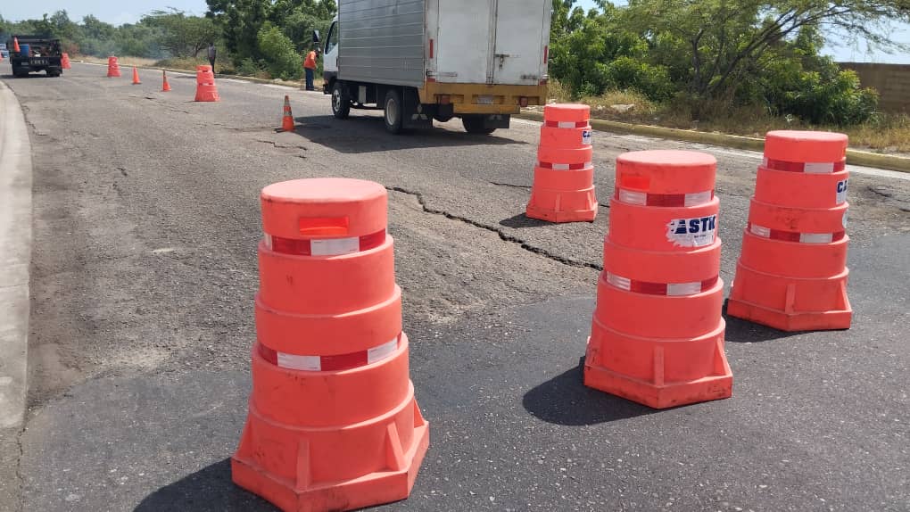 Cierran la Troncal del Caribe a la altura de Las Tuberías por trabajos de reasfaltado