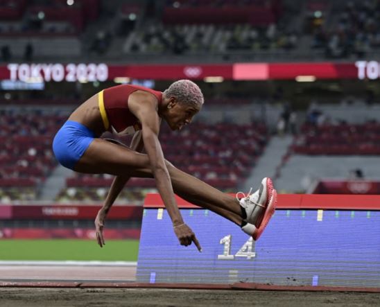 Yulimar Rojas logró hace dos años récord olímpico y mundial de salto triple en Tokio