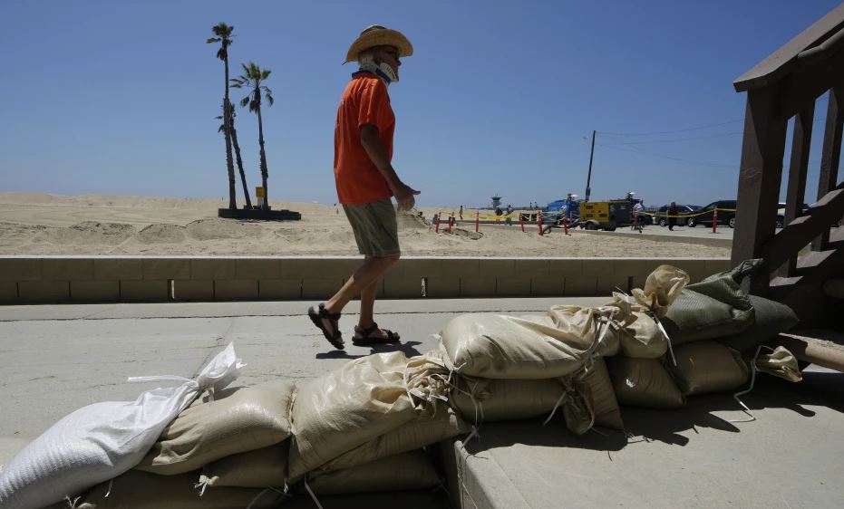 Huracán Hilary amenaza México y California con inundaciones “letales y catastróficas”