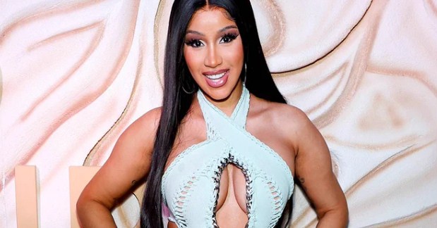 Investigan a Cardi B por lanzar un micrófono al público en Las Vegas