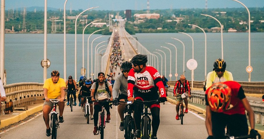 Gran Caravana Multicolor en Bicicleta celebrará el 61 Aniversario del Puente Sobre el Lago 