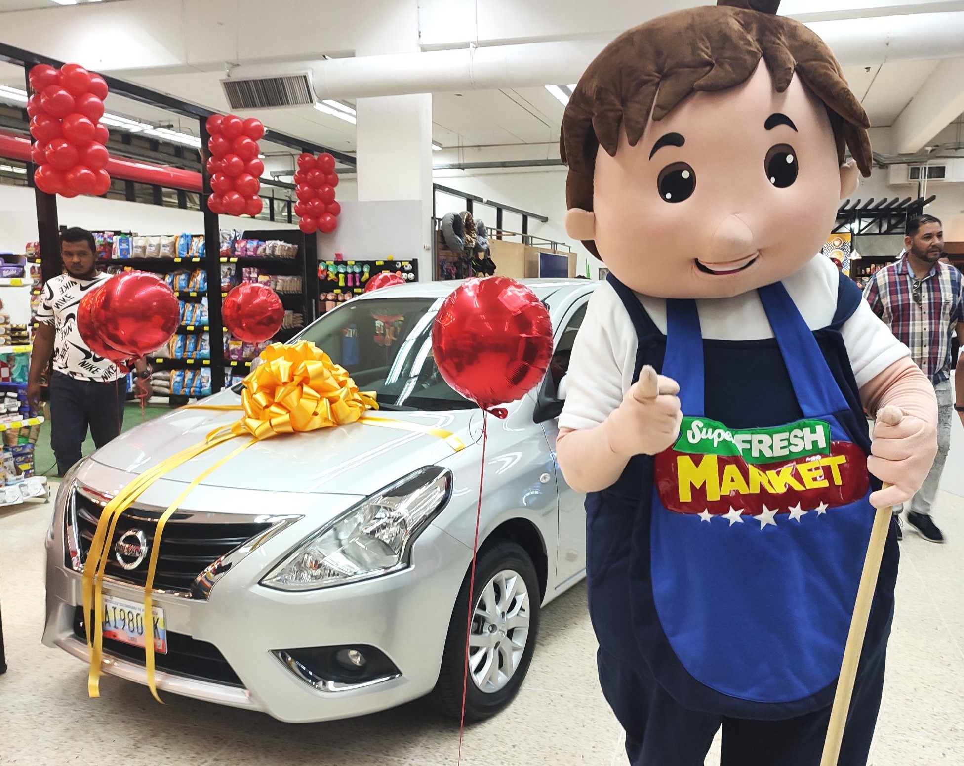 Súper Fresh Market celebra su 20 aniversario con la rifa de un carro y tres motos eléctricas