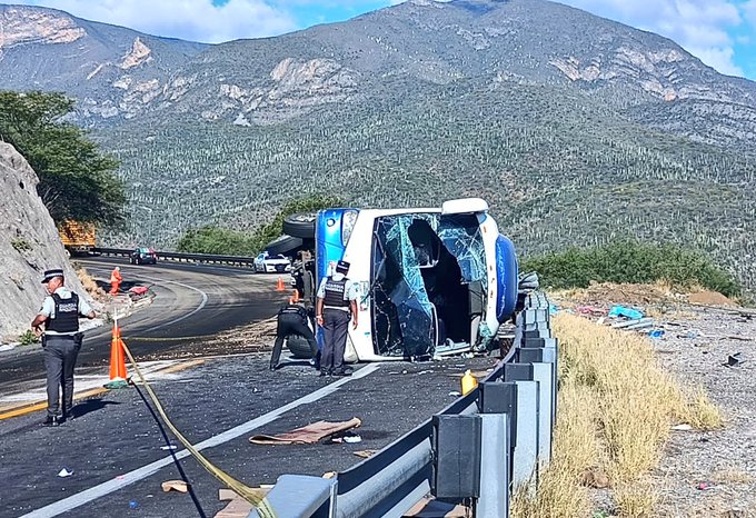 Mueren 17 migrantes, en su mayoría venezolanos, en fatal accidente de autobús en México (+Video)