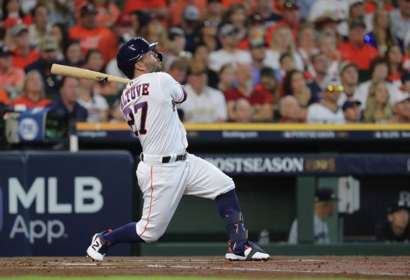 José Altuve sonó el jonrón 24 de postemporada ante los Mellizos (Video)