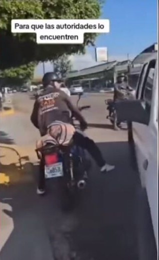 Denuncian a delivery de Farmatodo por romperle los vidrios de un vehículo a un conductor (+Video)