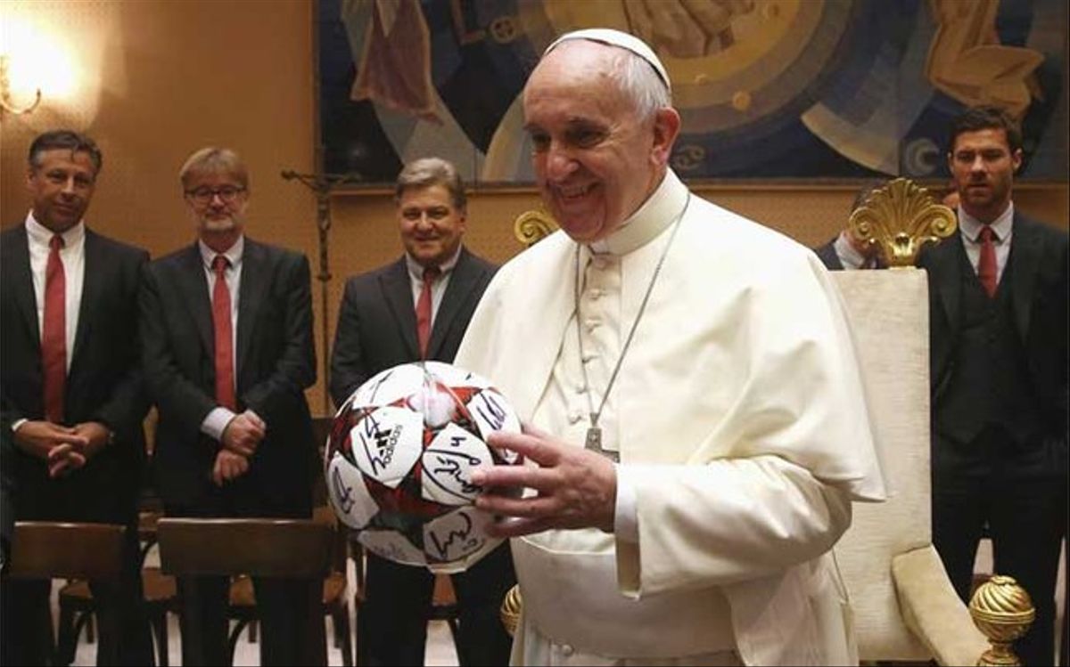 Papa Francisco enciende las redes al elegir el mejor jugador de la historia: ¿Pelé, Maradona o Messi? 