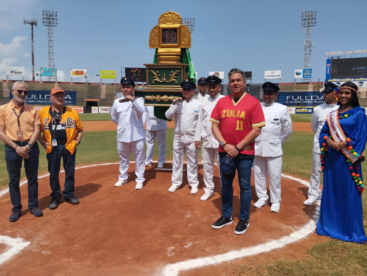 Daniel Sarcos ejecutó el lanzamiento inicial del Clásico de la Chinita