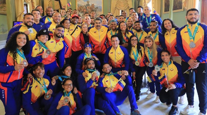 Maduro recibió en Miraflores a los atletas que participaron en los Panamericanos 2023