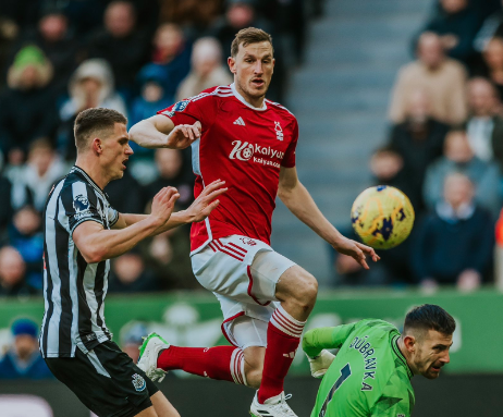 Chris Wood hizo triplete en la remontada del Nottingham Forest sobre Newcastle en el Boxing Day