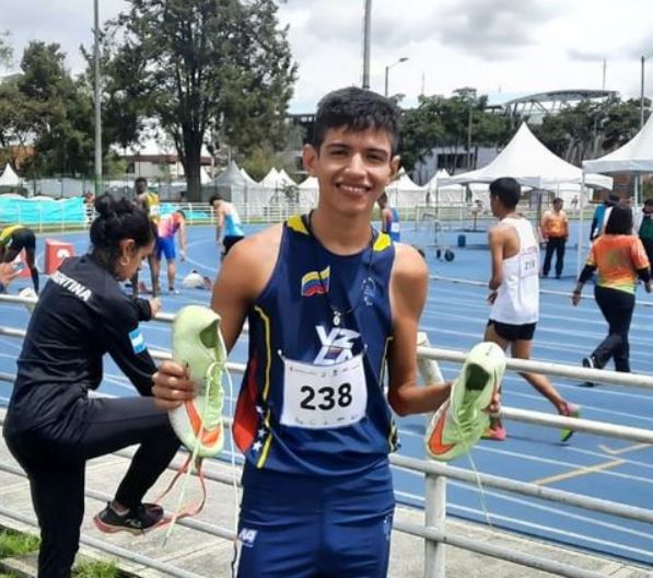 Neptaly Jugo logra el premio Luis Aparicio al Buen Estudiante Deportista de LUZ