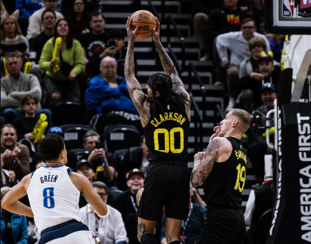 Jordan Clarkson sumó triple doble en triunfo de Jazz sobre Mavericks (Video)