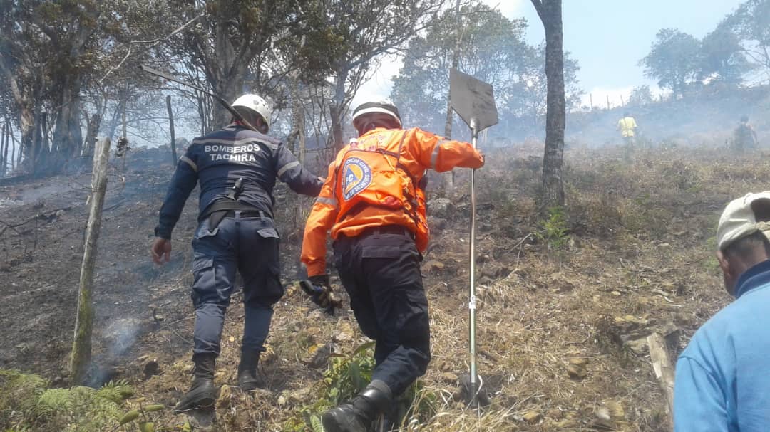 Altas temperaturas generan incendios forestales en Trujillo