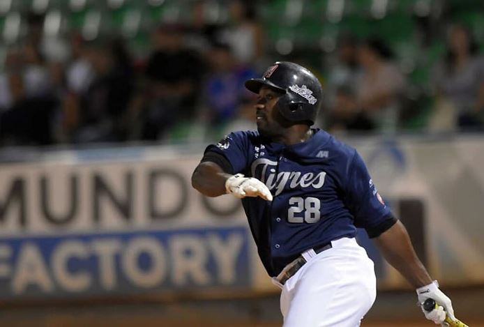 Tigres aplastó a los finalistas Tiburones en Maracay