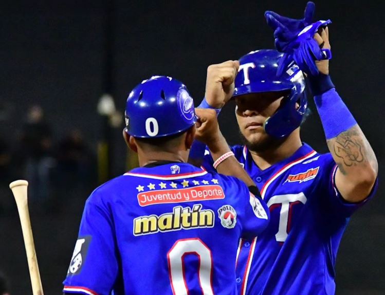 Tiburones gana el primero de la gran final con blanqueada sobre Cardenales