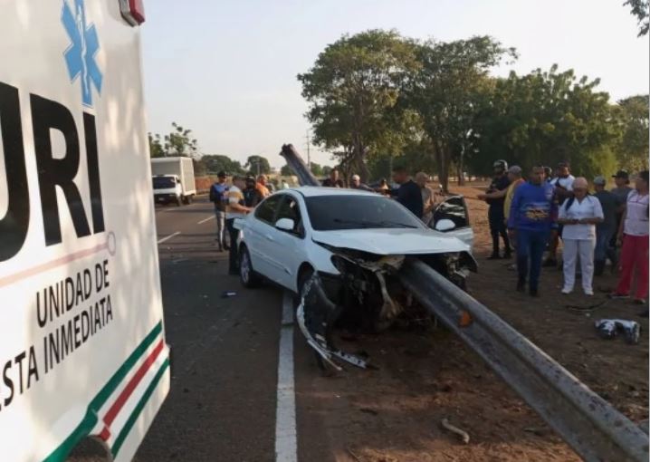 Chocó contra una defensa metálica y murió en el sitio, ocurrió en San Félix