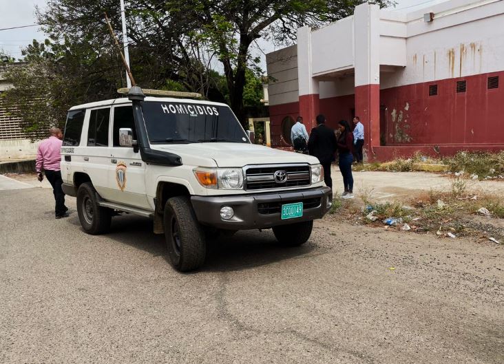 Hallan a hombre sin vida detrás del antiguo Banco Bicentenario de 5 de Julio (+Fotos)