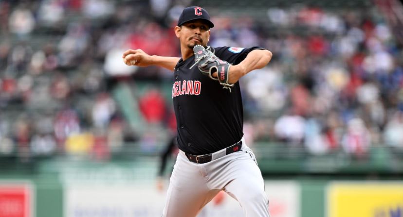 Carlos Carrasco brilló con Guardianes en el Fanway Park