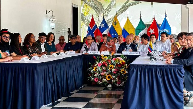 Gobierno de Colombia y ELN descongelan sus conversaciones de paz en Venezuela