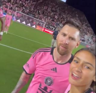 Niña venezolana invade el campo para conocer a Messi (Video)