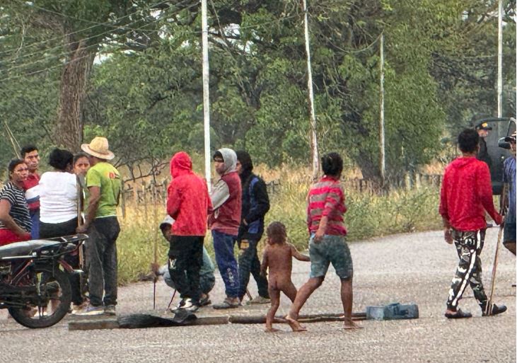 Yukpas vuelven a cerrar el paso en la Troncal 6 de Machiques-Colón