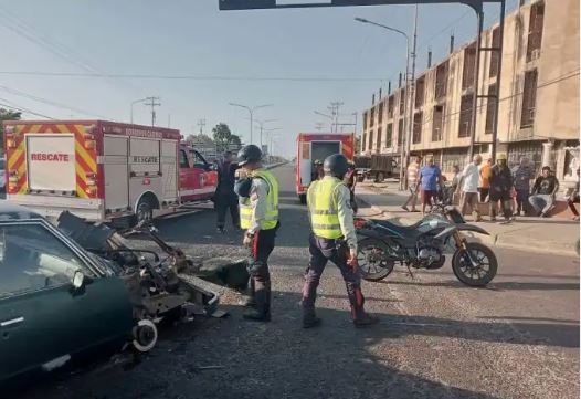 Herido PNB al impactar su motocicleta contra una van en Cabimas