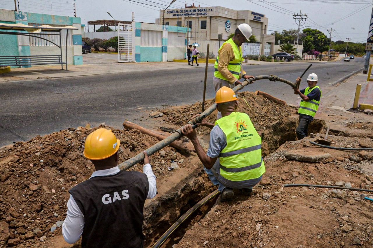 Alcalde Gustavo Fernández muestra avances en el servicio de gas en San Francisco