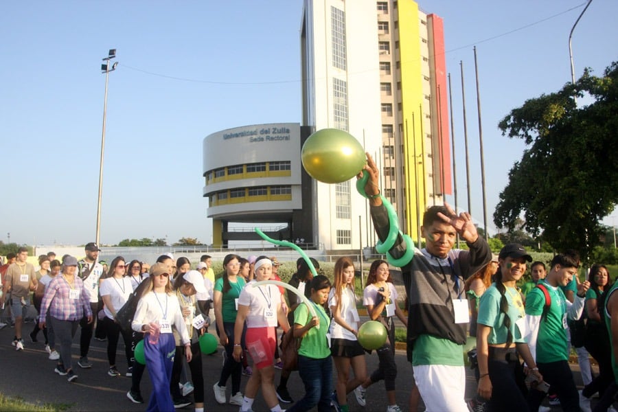 Caminata Familiar Precongreso Científico de la Facultad de Medicina suma éxito y participación