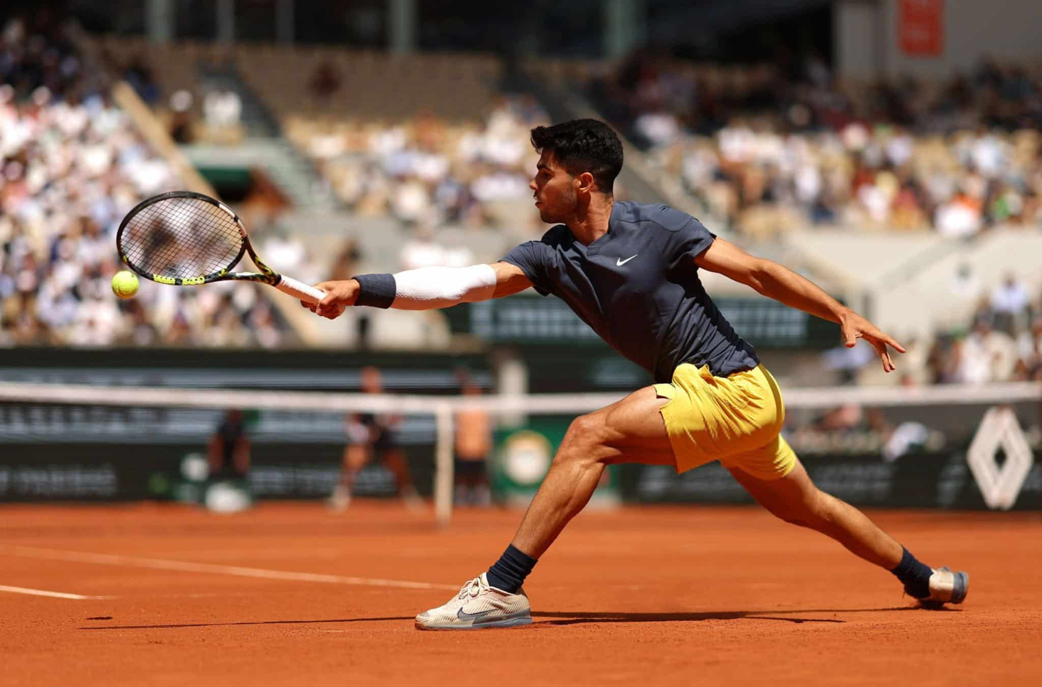 Carlos Alcaraz inició con el pie derecho en Roland Garros